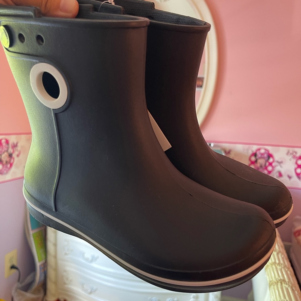Crocs rain boots girl size 4